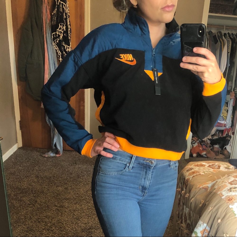 {SOLD}Nike Fleece Cropped Half Zip